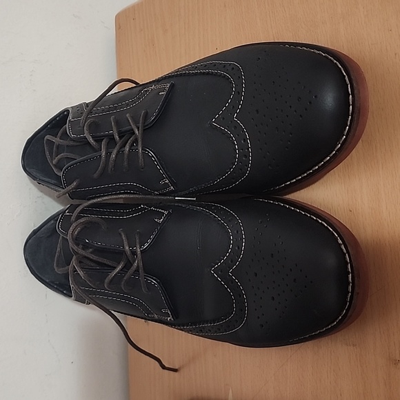 G.H Bass -Jack Navy Blue wingtip size 10. - Picture 3 of 16